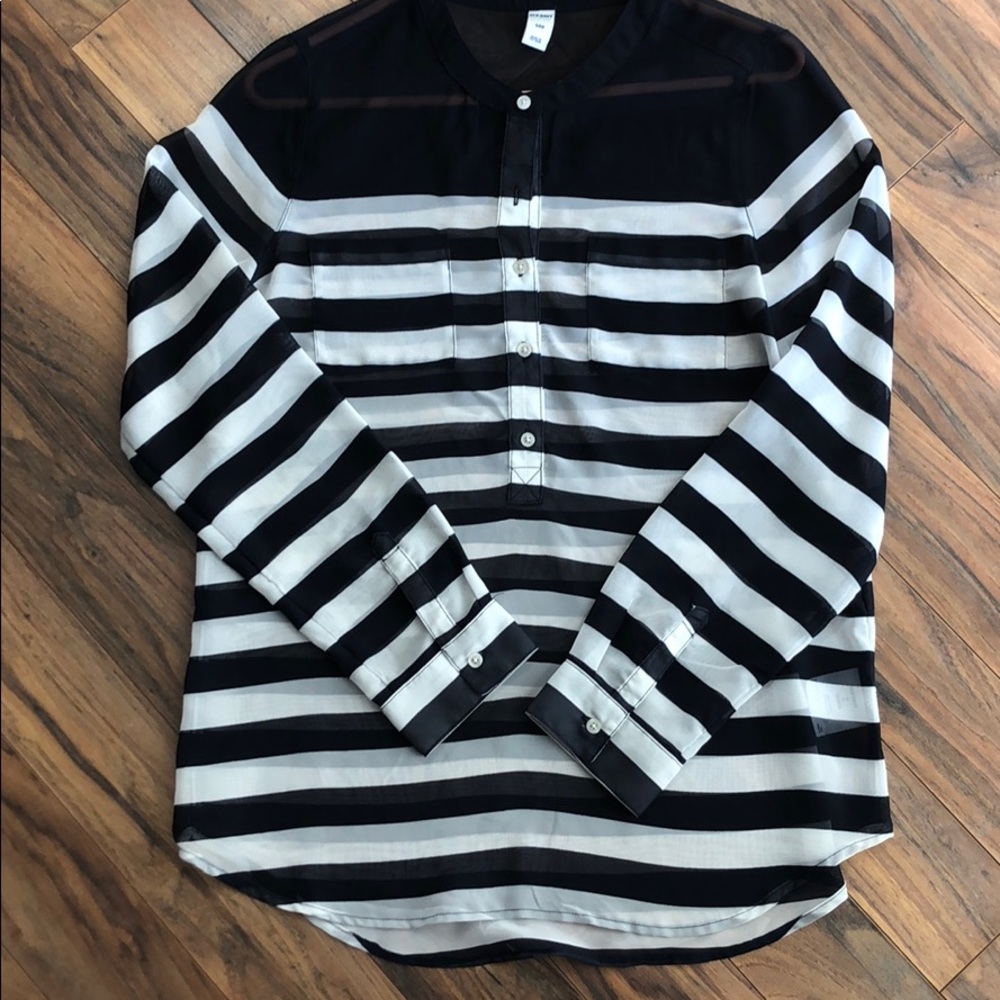 Old Navy blue and white striped top